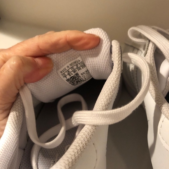 ADIDAS SUPERSTAR LADIES SNEAKER SIZE 7 NEW WITHOUT TAGS - Picture 3 of 5